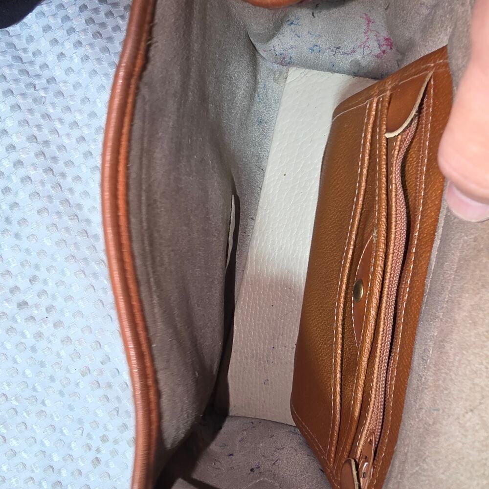 VINTAGE DOONEY BOURKE ALL WEATHER LEATHER ESSEX CROSSBODY BAG - Picture 8 of 8